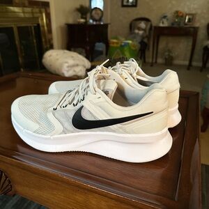 Nike White Running Shoes Size 13